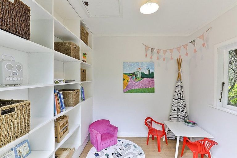 Photo of property in 46 Otitori Bay Road, Titirangi, Auckland, 0604