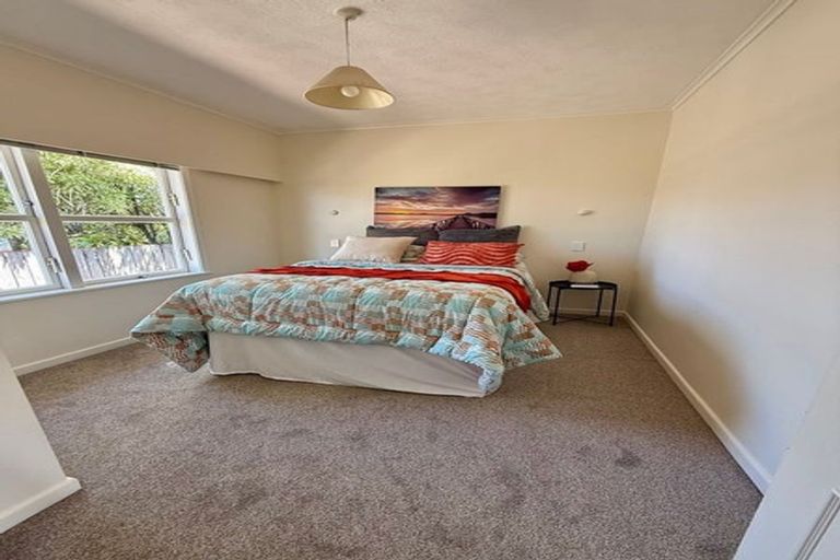 Photo of property in 57 Forrest Hill Road, Milford, Auckland, 0620