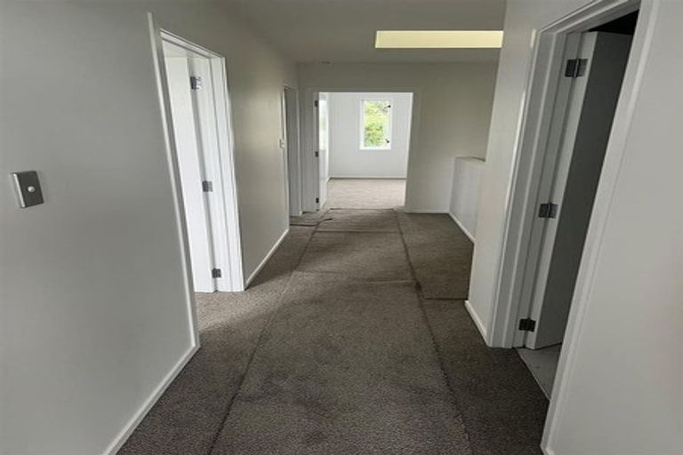 Photo of property in 25 Stitchbird Crescent, Papakura, 2110