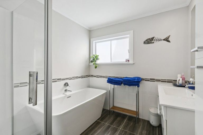 Photo of property in 73 Oxford Street, Tawa, Wellington, 5028