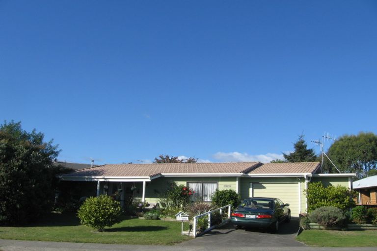 Photo of property in 1 Dennis Taylor Court, Paraparaumu, 5032