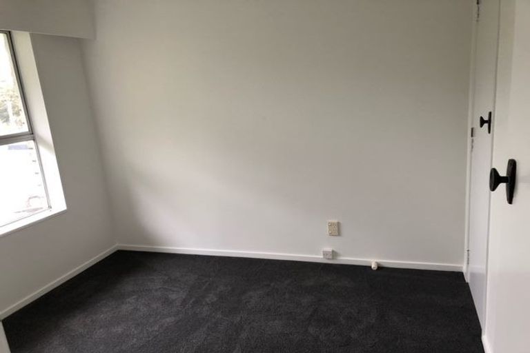 Photo of property in 2/95 Archers Road, Hillcrest, Auckland, 0629