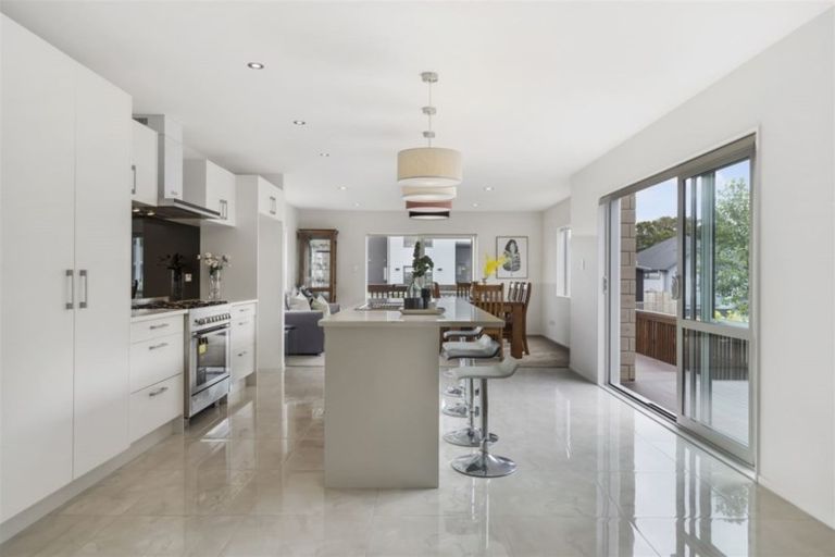 Photo of property in 23 Ravello Rise, Flat Bush, Auckland, 2019