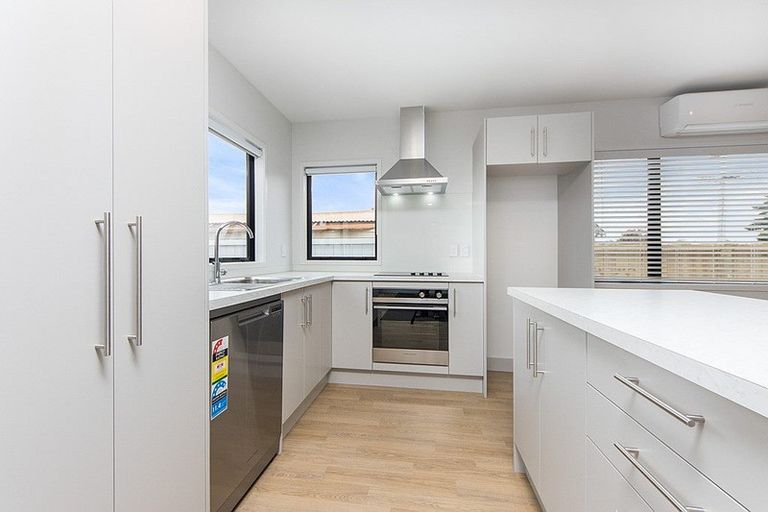 Photo of property in 2 Saffron Street, Birkdale, Auckland, 0626