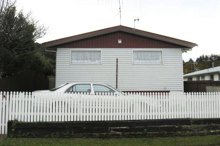 Photo of property in 6 Kendal Grove, Wainuiomata, Lower Hutt, 5014
