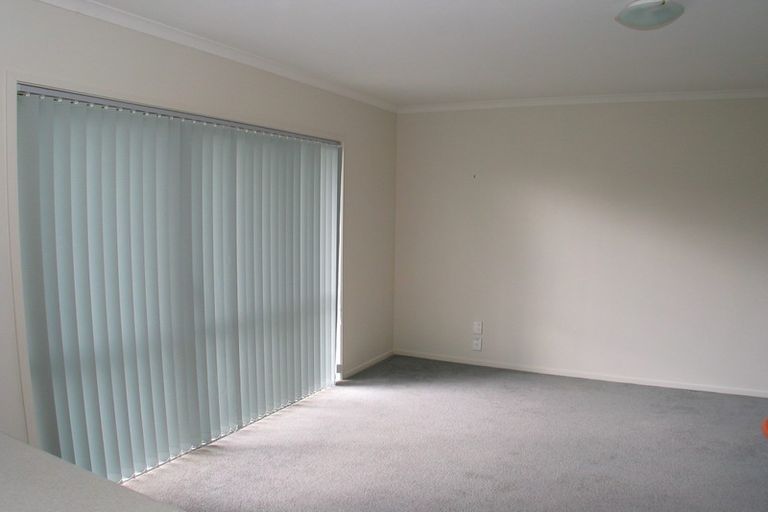 Photo of property in 14 Bibury Avenue, Henderson, Auckland, 0612