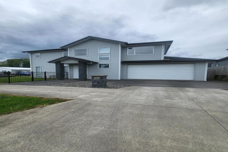 Photo of property in 2 Nohoanga Road, Karaka, Papakura, 2113
