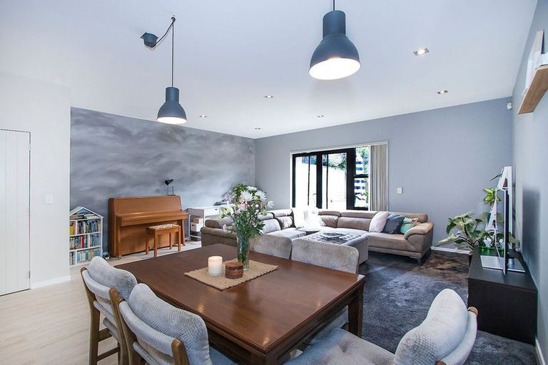 Photo of property in 9/40 Scarlet Oak Drive, Schnapper Rock, Auckland, 0632