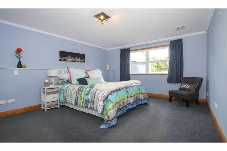 Photo of property in 24 Howard Road, Northcote, Auckland, 0627