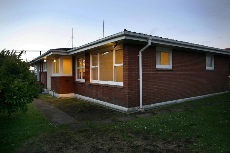 Photo of property in 2/55 Orams Road, Hillpark, Auckland, 2102