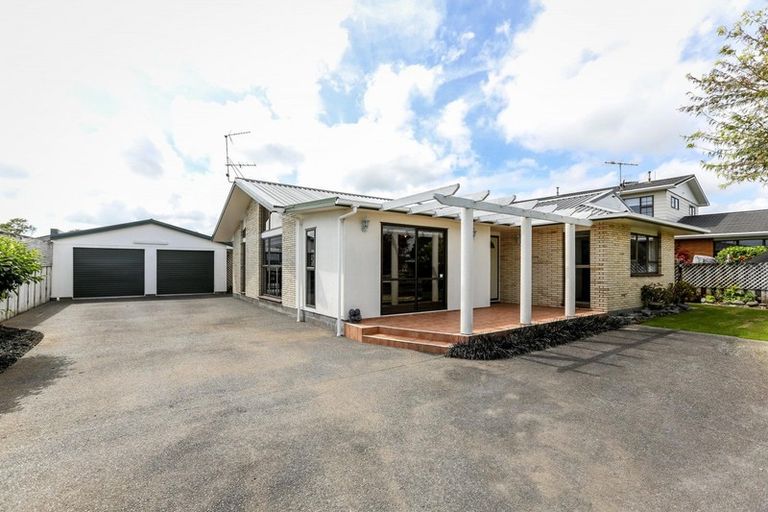 Photo of property in 5 John Guthrie Place, Merrilands, New Plymouth, 4312