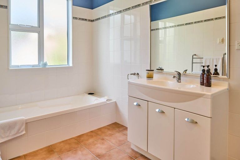 Photo of property in 14 The Crescent, Roseneath, Wellington, 6011