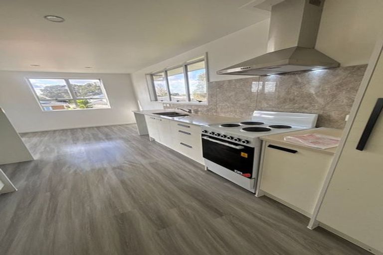 Photo of property in 2 Arnhem Place, Pukekohe, 2120