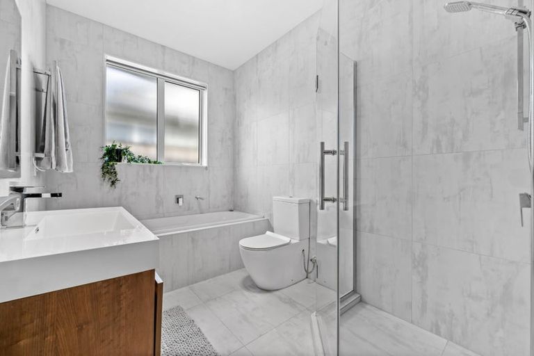 Photo of property in 1 Aporo Drive, Kumeu, 0810