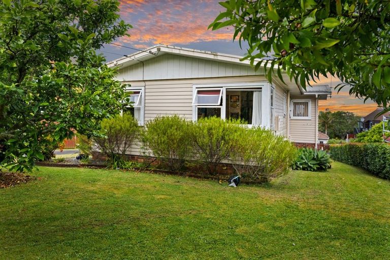 Photo of property in 207 Hobsonville Road, Hobsonville, Auckland, 0618