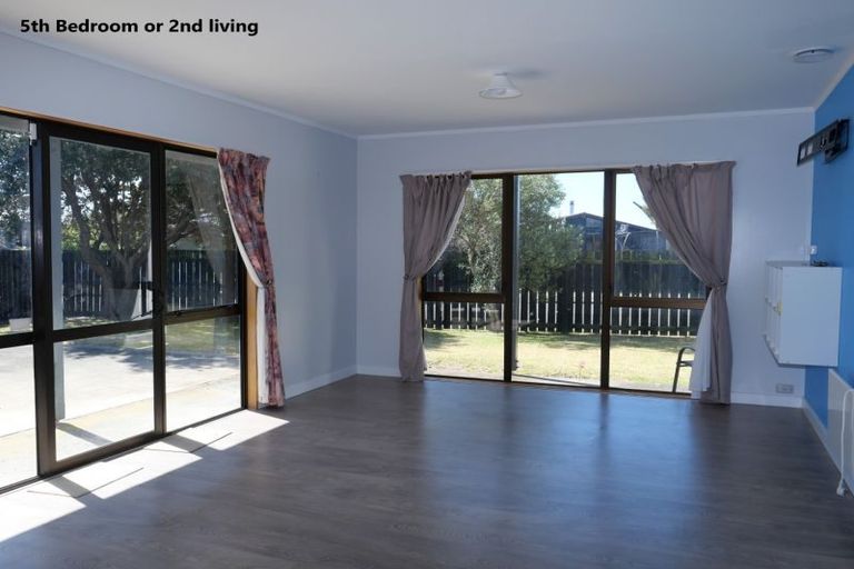 Photo of property in 8 Olive Terrace, Paraparaumu Beach, Paraparaumu, 5032