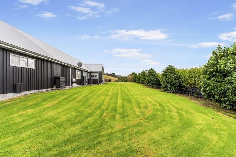 Photo of property in 104 Foster Road, Kumeu, 0891