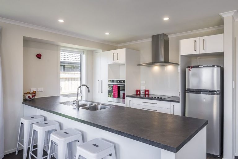 Photo of property in 10 Tapuhikura Street, Waikanae, 5036