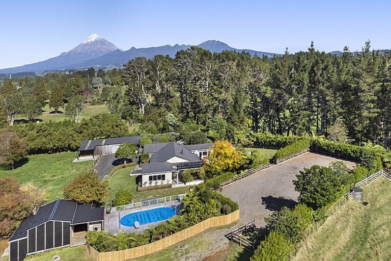 Photo of property in 72 Baker Road, Mangorei, New Plymouth, 4371