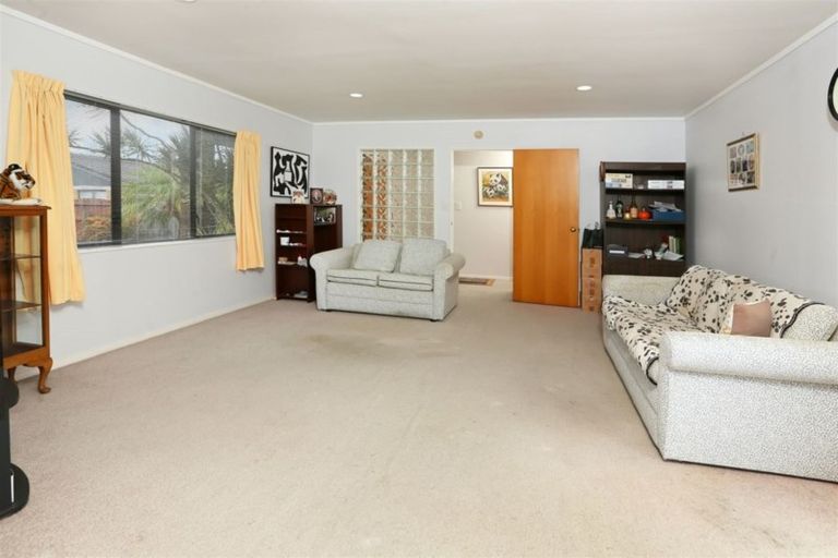 Photo of property in 1/180 Te Atatu Road, Te Atatu South, Auckland, 0610