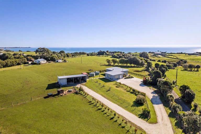 Photo of property in 43 Carrs Road, Urenui, 4377