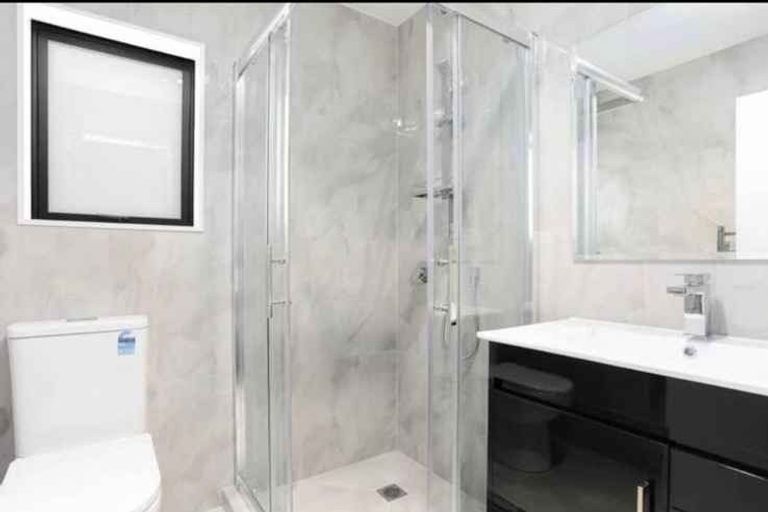 Photo of property in 3b Riverton Drive, Randwick Park, Auckland, 2105