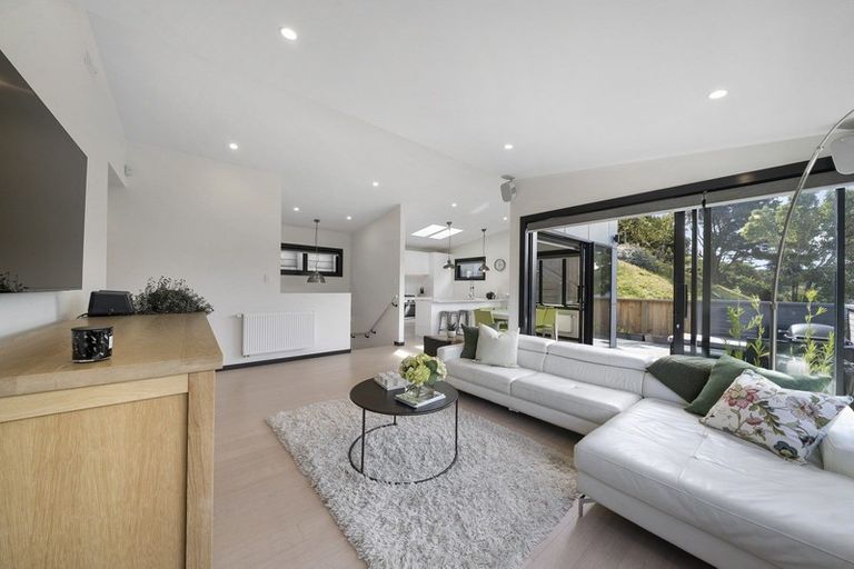 Photo of property in 42 Albatross Close, Whitby, Porirua, 5024