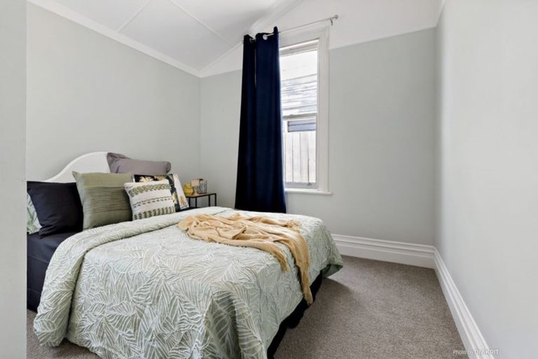 Photo of property in 5 Te Wharepouri Street, Berhampore, Wellington, 6023