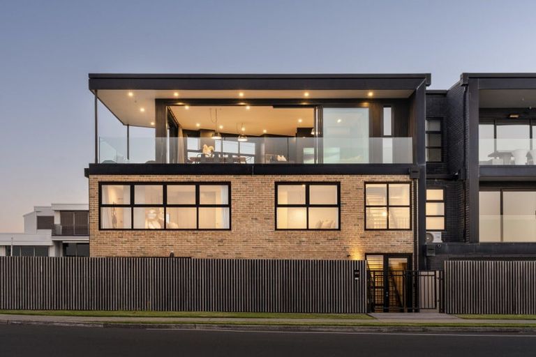 Photo of property in 212 Marine Parade, Mount Maunganui, 3116