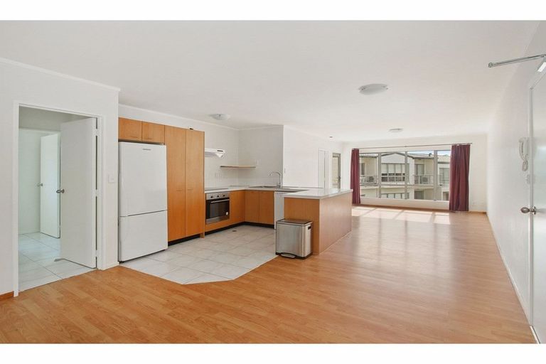 Photo of property in The Haven, 39/120 Beach Haven Road, Beach Haven, Auckland, 0626