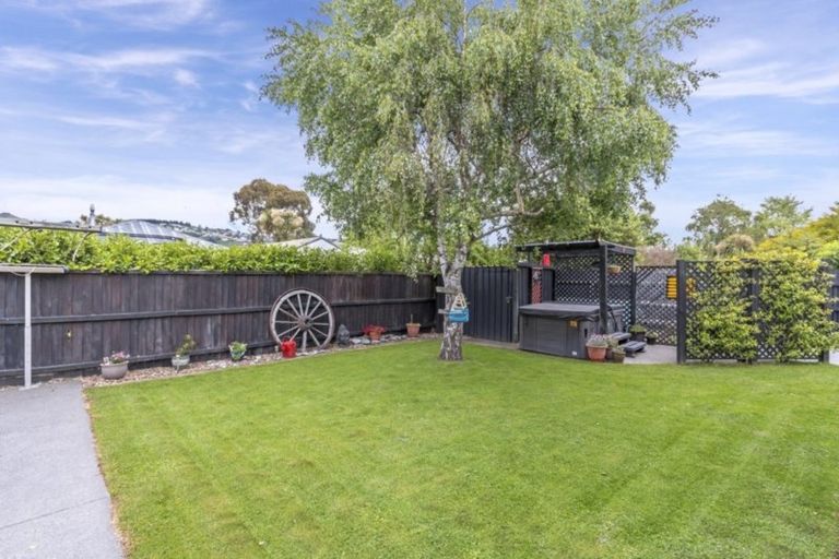 Photo of property in 70 Sandwich Road, Beckenham, Christchurch, 8023
