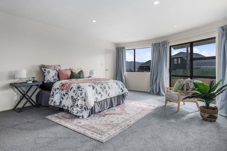 Photo of property in 30 Kinloch Place, Papakowhai, Porirua, 5024