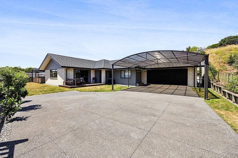 Photo of property in 2 Pipitea Place, Whalers Gate, New Plymouth, 4310