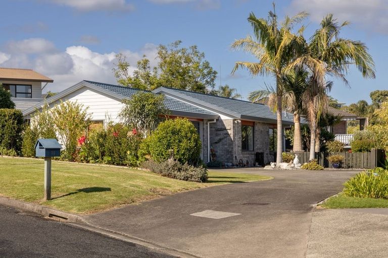 Photo of property in 16 Margaret Drive, Omokoroa, 3114