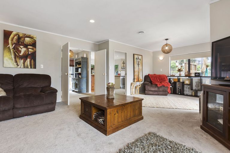 Photo of property in 3 Village Park Drive, Welcome Bay, Tauranga, 3112