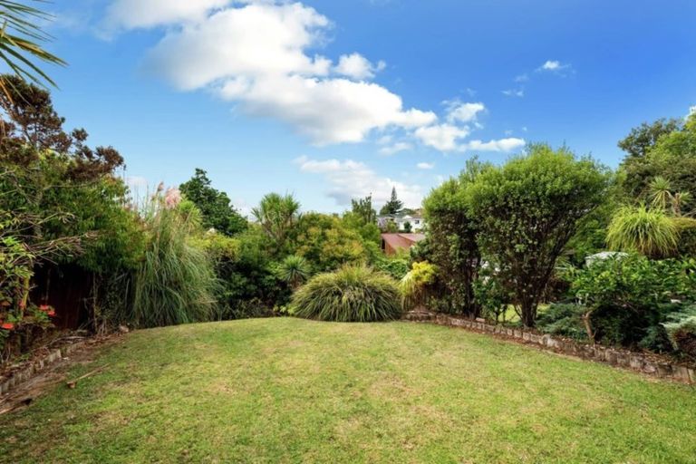 Photo of property in 21 Bert Wilson Place, Cockle Bay, Auckland, 2014