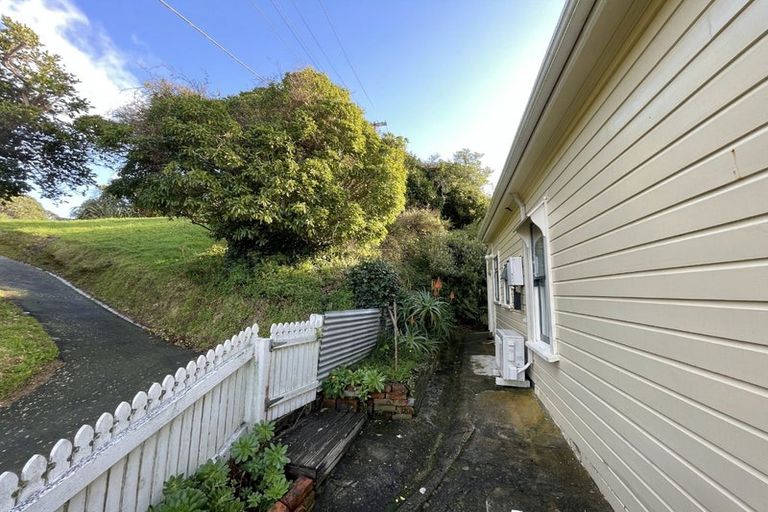 Photo of property in 38 Sugarloaf Road, Brooklyn, Wellington, 6021