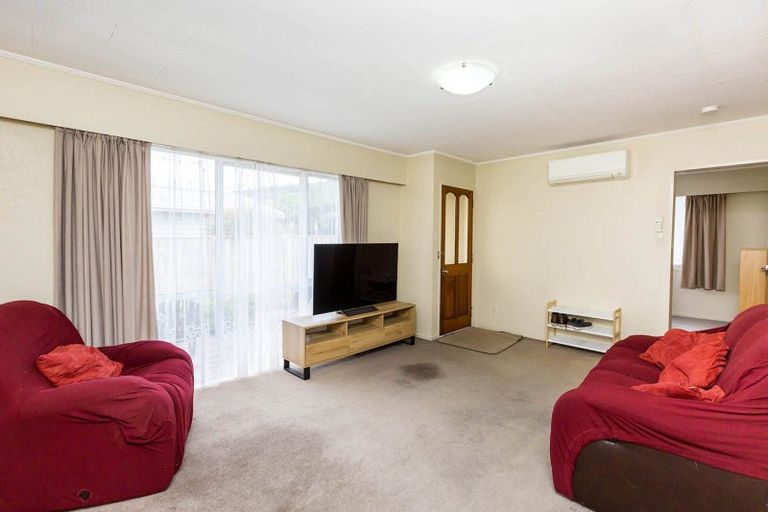 Photo of property in 9b Haylock Grove, Totara Park, Upper Hutt, 5018