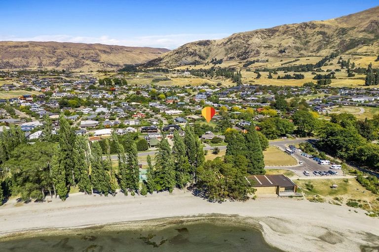 Photo of property in 1 Jessies Crescent, Wanaka, 9305