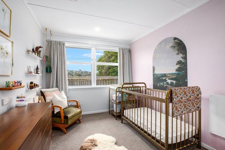 Photo of property in 23 Cara Crescent, Paparangi, Wellington, 6037