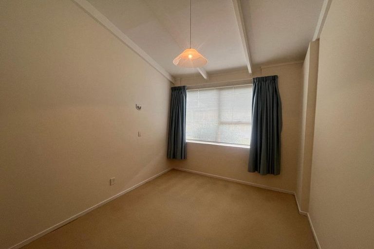 Photo of property in 2/40 Bodi Place, Te Atatu South, Auckland, 0610