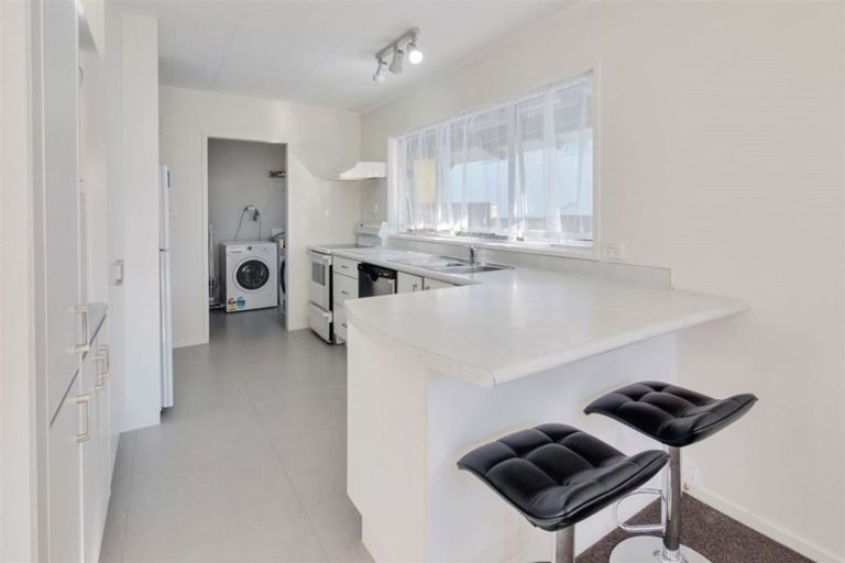 Photo of property in 7 Spence Road, Henderson, Auckland, 0612