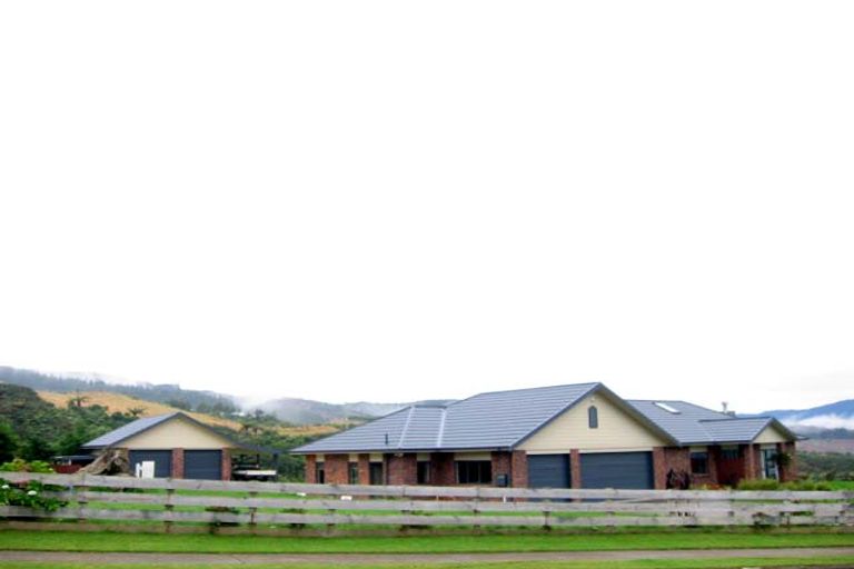 Photo of property in 12 Grace Nicholls Grove, Riverstone Terraces, Upper Hutt, 5018