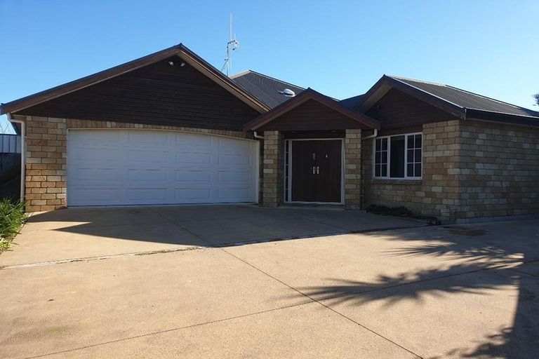 Photo of property in 9 Roderick Place, Rototuna, Hamilton, 3210