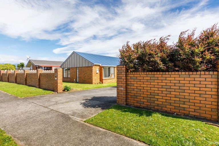 Photo of property in 115 Heta Road, Highlands Park, New Plymouth, 4312