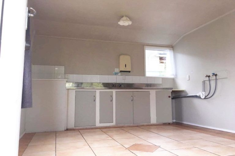 Photo of property in 11 Epping Road, Henderson, Auckland, 0610