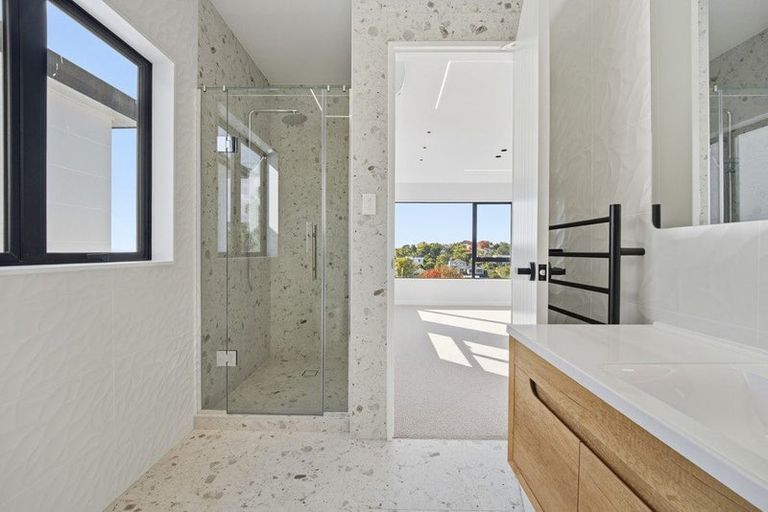 Photo of property in 2/8 Park Rise, Campbells Bay, Auckland, 0630