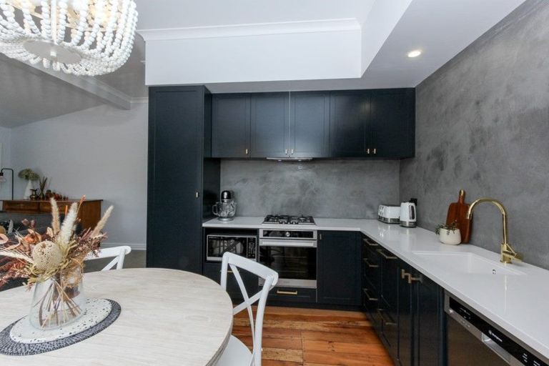 Photo of property in 36 Belt Road, Moturoa, New Plymouth, 4310