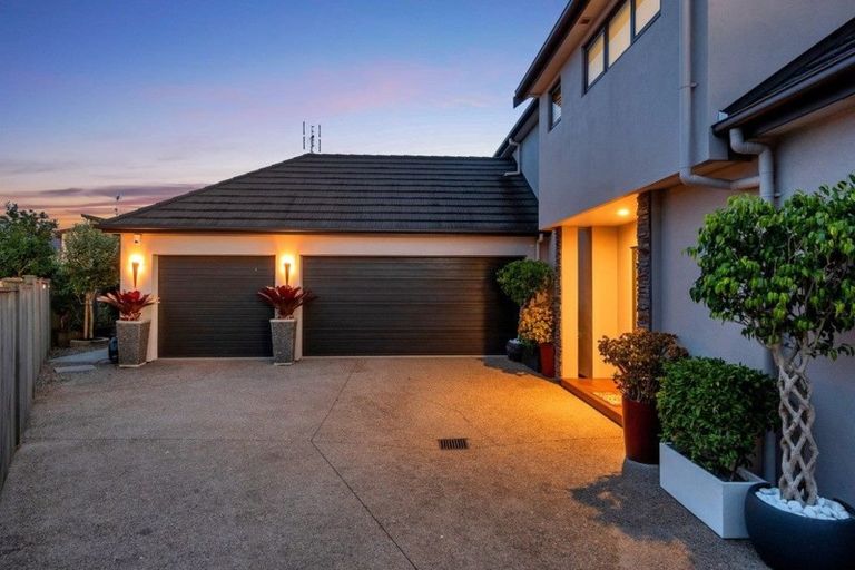 Photo of property in 12 Corsica Way, Karaka, Papakura, 2113