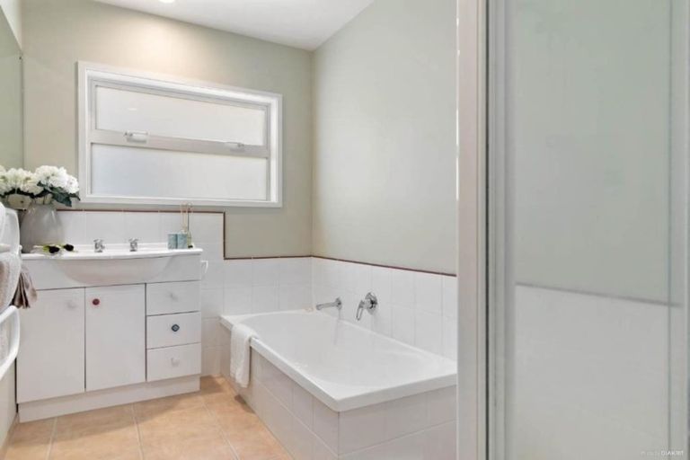 Photo of property in 1/1 Jeanette Place, Mairangi Bay, Auckland, 0630